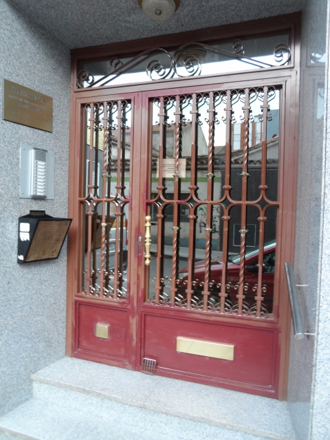 esmaltado-de-puerta-de-entrada-en-ocre-viejo-3-