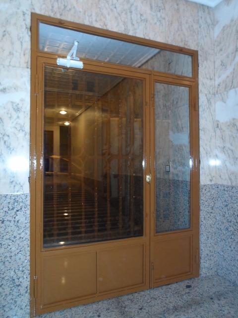 esmaltado-de-puerta-de-entrada-en-ocre-viejo-6-