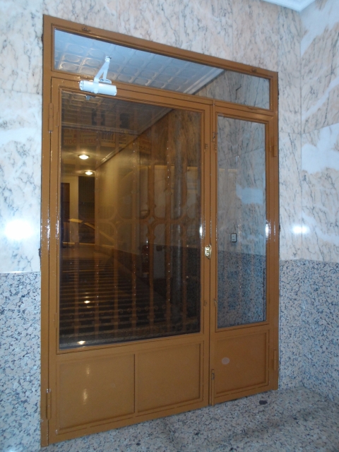 esmaltado-de-puerta-de-entrada-en-ocre-viejo-7-