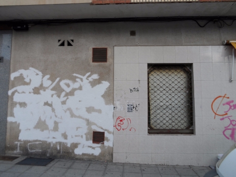 quitamanchas-en-grafitis-de-fachada-2-
