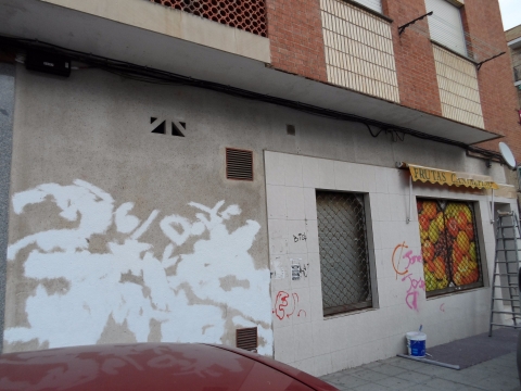 quitamanchas-en-grafitis-de-fachada-3-