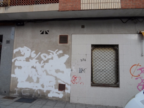 quitamanchas-en-grafitis-de-fachada