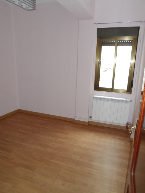 tarima-ac4-roble-y-rodapie-roble-2-